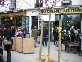 http://bazar-de-la-litterature.cowblog.fr/images/NouveauxArrivants2012/ShakespeareandCo.jpg