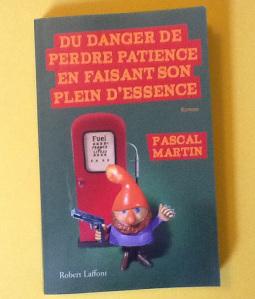 Du danger de  perdre patience en faisant son plein d'essence. PASCAL MARTIN