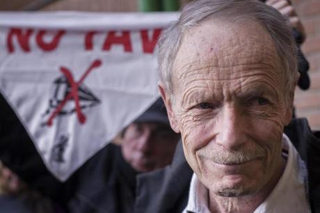 Foto Marco Alpozzi - LaPresse 28 01 2015 Torino (Italia) Cronaca Erri de Luca, scrittore e poeta, in tribunale a Torino, peril processo in cui è accusato di aver incitato il sabotaggio del cantiere Tav in Val Susa Nella foto: Erri de Luca Foto Marco Alpozzi - LaPresse 28 01 2015 Torino (Italy) News The writer and poet Erri de Luca in court in Turin for the process that sees him charged with incitement to sabotage the Tav construction site Chiomonte In the picture: Erri de Luca