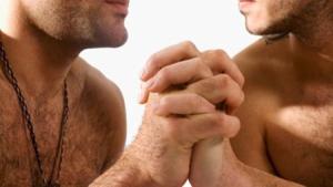 gays-holding-hands-2