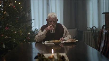Vieil homme seul à Noël (Vidéo)
