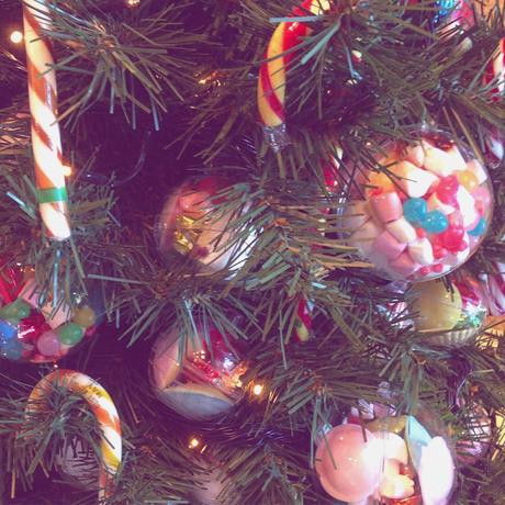 Décoration arbre de Noël avec des bonbons