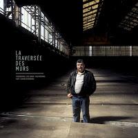 Traverser les murs et le temps avec Lionel