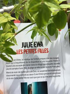 Les petites filles, Julie Ewa