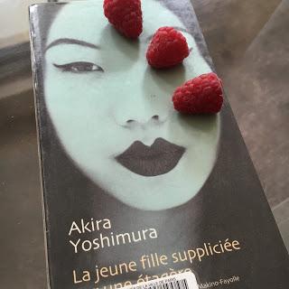 La jeune fille suppliciée sur une étagère, Akira Yoshimura