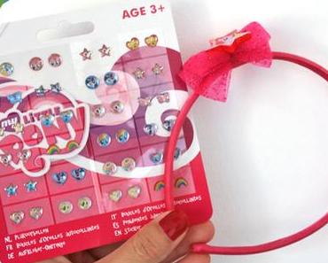 Ses boucles d’oreilles autocollantes My Little Pony