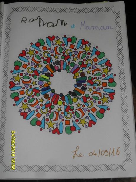 Mandala géométrique à 4 mains