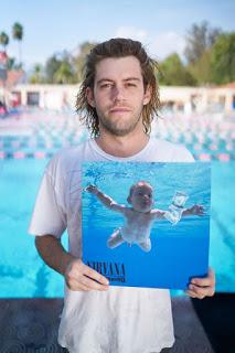 Le bébé de Nirvana recrée la couverture iconique 'Nevermind pour le 25ème anniversaire de l’album.