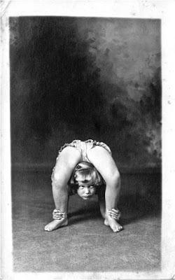 Miss Peregrine et les enfants particuliers de Ransom Riggs Miss Peregrine et les enfants particuliers de Ransom Riggs