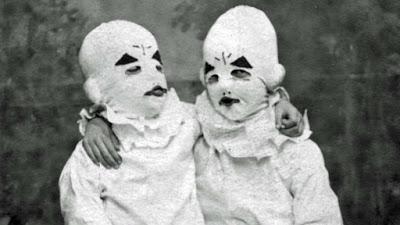 Miss Peregrine et les enfants particuliers de Ransom Riggs Miss Peregrine et les enfants particuliers de Ransom Riggs