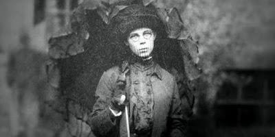 Miss Peregrine et les enfants particuliers de Ransom Riggs Miss Peregrine et les enfants particuliers de Ransom Riggs