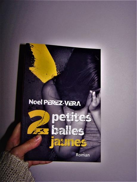 2 petites balles jaunes