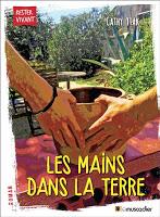 Les mains dans la terre - Cathy Ytak