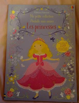 [ Les lecteurs en herbe ] Les princesses - Ma petite collection J'habille mes amies de Fiona Watt