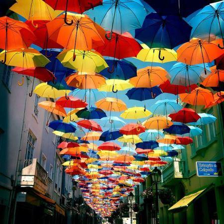 Escarpins et parapluie, un texte de Karine St-Gelais…