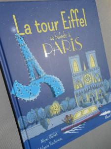 La tour Eiffel se balade à Paris – Mymi Doinet et Mélanie Roubineau
